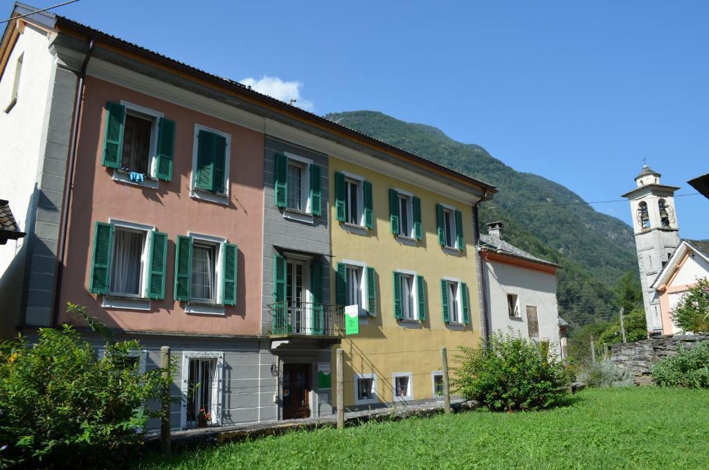 Hotel Garni Maggia Giumaglio エクステリア 写真
